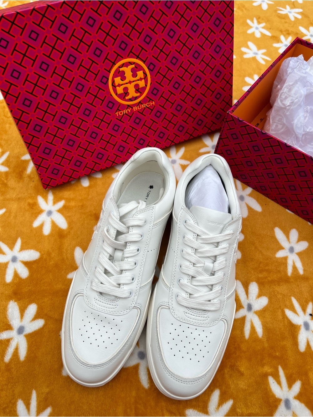 NEW NIB Tory Burch Clover Court Sneaker in Titanium White Size 10 Nappa Leather - Picture 10 of 16